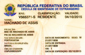 外国人身分証明書（ＣＲＮＭ）の参考写真（ブラジル外務省サイトより）