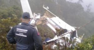 墜落したヘリの残骸（Divulgação/Corpo de Bombeiros）