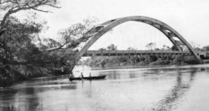 水没したノーボ・オリエンテ橋（同市ＨＰより）