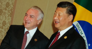 テメル大統領（左）と、中国の習近平総書記（Cesar Itibere/PR）