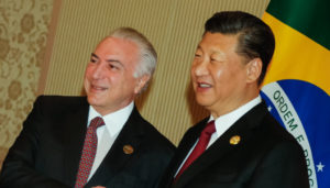 テメル大統領（左）と、中国の習近平総書記（Cesar Itibere/PR）