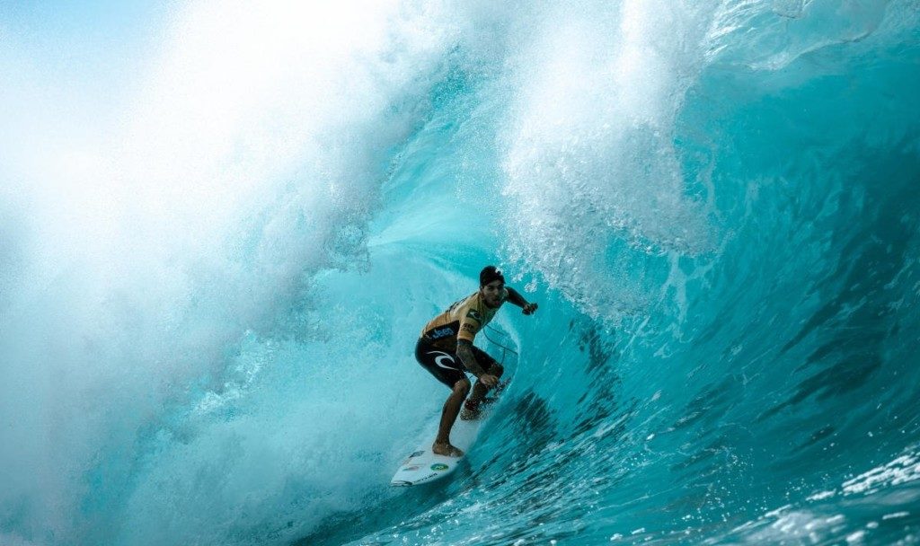 １７日のハワイでのメジーナ（Gabriel Medina WSL/ED SLOANE）