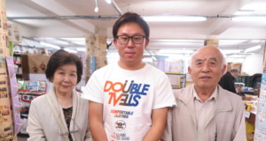 （左から）吉加江書記、黒田さん、竹下会長