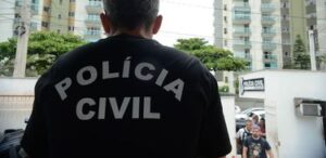 犯罪組織の一斉摘発に参加した市警（Tania Rego/Agencia Brasil）