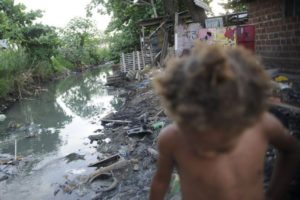 上下水道やゴミ回収などの基本的なサービスが受けられていない人も多い（イメージ映像、Fernando Frazão/Agência Brasil）