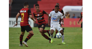 ロドリゴ（白のユニフォーム）(Ivan Storti/Santos FC)