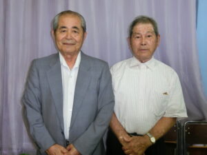 （左から）知念会長、松本副会長