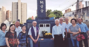 中川渡さん、田中夫人、西森鉄雄さん、木村厚生会会長、中川芳則さん、リーノ神父、杉本夫人、田中さん、中川芳則さんの姪、杉本家長女（右から）