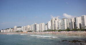 「海水浴に適した水質」と認められた、グアルジャー市のピタンゲイラス海岸（Pedro Rezende）