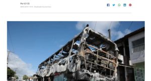 ４日未明にフォルタレーザ市で焼き討ちに遭ったバスの残骸（４日付Ｇ１サイトの記事の一部）