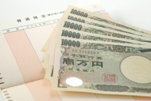 一万円札と通帳