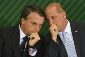 ボルソナロ大統領（左）と、ロレンゾーニ官房長官（Marcelo Camargo/Ag. Brasil）
