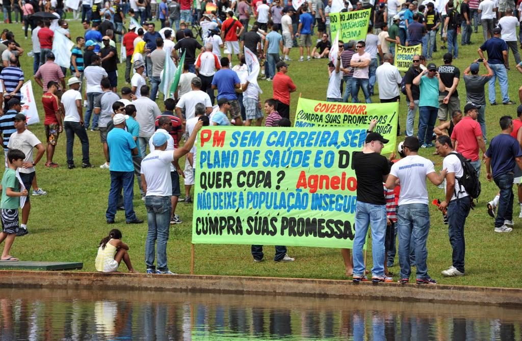 ２０１３年に頻発したデモ(Zeca Ribeiro/Câmara dos Deputados)