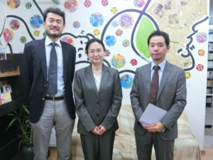 （左から）佐藤次期所長、熊谷館長、木田主任調査役