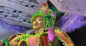 Ｘ―９のデスフィーレで踊る日本人の女性