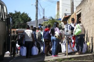 ブラジリアに到着したベネズエラ難民たち（Marcelo Camargo / Ag.Brasil）