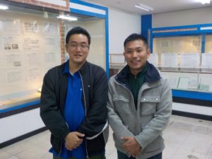 交流ネットの林事務局長（左）と大泉観光協会の中山事務局長