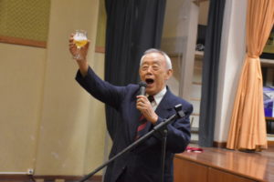 相田名誉会長が乾杯の音頭を取った