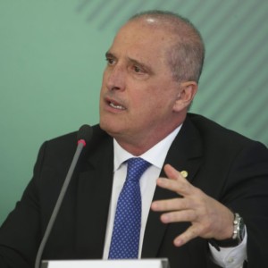 トラック業界への懐柔案を発表するロレンゾーニ官房長官（Antonio Cruz/Ag. Brasil）