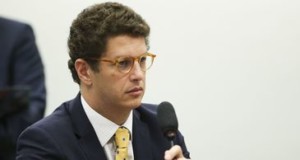 サルバドールでの会議とＣＯＰ２５への参加を発表するサレス環境相（José Cruz/Agência Brasil）