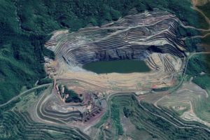 ゴンゴ・ソコ鉱山の上空写真（Google Map）