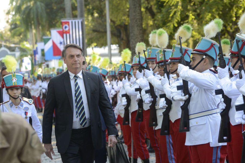 リオの軍学校創立１３０周年式典に参加したボルソナロ大統領（Fernando Frazao/Ag. Brasil）