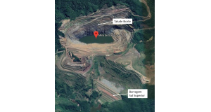 ゴンゴ・ソコ鉱山とスル・スペリオル鉱滓ダムの位置関係を示す航空写真（Vale/Divulgação）
