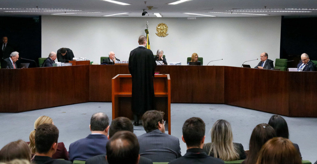 第２小法廷の判事らにルーラ氏の件を審理するよう求めるザニン弁護士（中央 - Roberto Stuckert Filho）