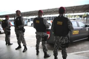 マナウス市内刑務所周辺地域で警備を行う国家治安部隊（Jose Cruz/Agencia Brasil）