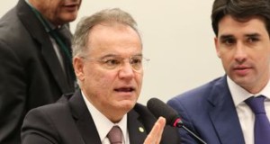 報告官のモレイラ下議（Fabio Rodrigues Pozzebom/Agencia Brasil）