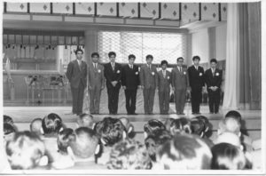 1962年に来泊された青年布教団。瑞雲郷の救世会館にて
