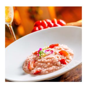 恋人の日向けの特別料理、パルメザンチーズの鶏肉リゾット「Risotto alla Fragola」