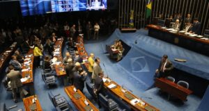上院本会議の様子（Fabio Rodrigues Pozzebom/Agência Brasil）