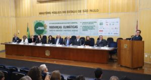 サンパウロの連邦検察庁本部で開催された第２４回ブラジル環境法会議の開幕セレモニーの様子