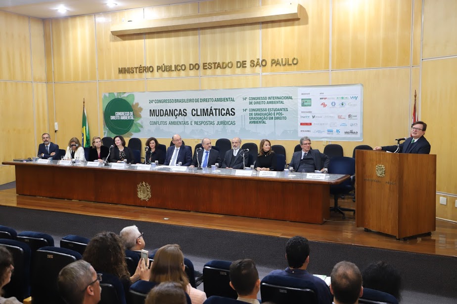 サンパウロの連邦検察庁本部で開催された第２４回ブラジル環境法会議の開幕セレモニーの様子