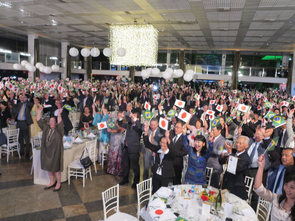 日系社会からご即位奉祝 全伯から800人 安永家だけで人 陛下は親と同じ 大切な存在 ブラジル知るならニッケイ新聞web