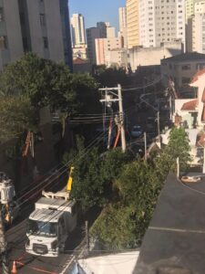 突如始まった電気工事