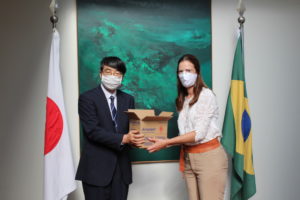 山田彰在ブラジル大使とヘナッタ・ズキン直轄区政府国際課長