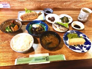 一茶「幕の内弁当」店内にて