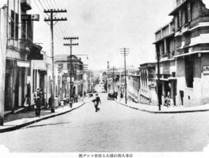 戦前の日本人街、コンデ街の様子（『在伯同胞活動実況写真帳』」（１９３８年 竹下写真館）