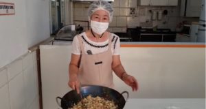 越知学園長による野菜肉類もたくさん入ったヤキメシの作り方動画（https://www.youtube.com/watch?v=vlnnd1glPvE）