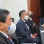 ブラジル日本都道府県人会連合会の市川利雄会長、ブラジル仏教連合会の鈴木栄進、阿部諒氏（手前から）