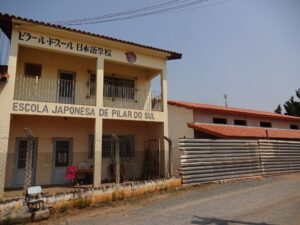ＪＩＣＡの補助金で建築中の日本語教室（右）