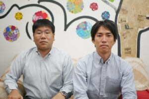 左から宮本新支局長、外山前支局長（撮影のため一時的にマスクを外している）